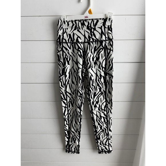 Zyia black and white print crop leggings size 2 0302 - Picture 1 of 9